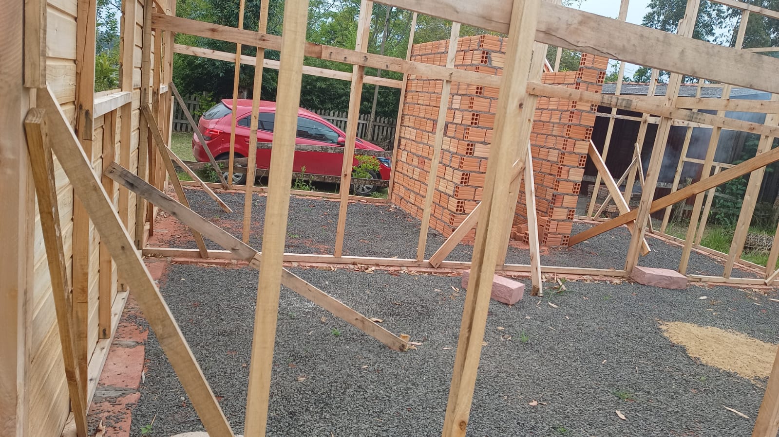 Foto  - [CANCELADA] Ajude a Dona Eliane a terminar casinha de madeira